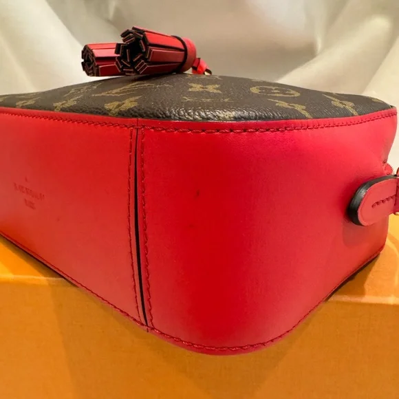 Louis Vuitton Saintonge Monogram Coquelicot M43556 - Picture 11 of 16